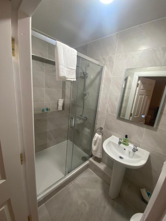 Hotel Seaclusion Barna à Barna  Extérieur photo